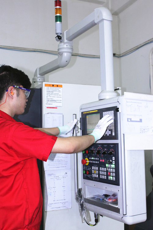 智能工廠中人機界面的顯示屏 如何當好向?qū)? />
</span>
<span id=